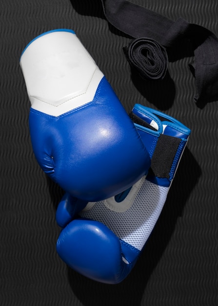 Foto gratuita par de guantes para deporte de boxeo.