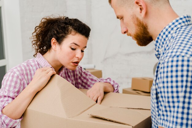 Par inspeccionar cosas en caja