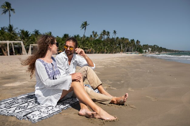 Par relajarse en la playa durante las vacaciones