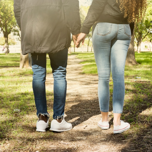 Foto gratuita pareja afro americana en parque