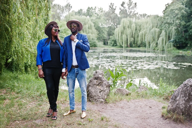 Pareja afroamericana rica y elegante