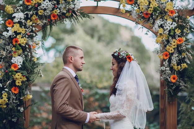 Pareja en el altar