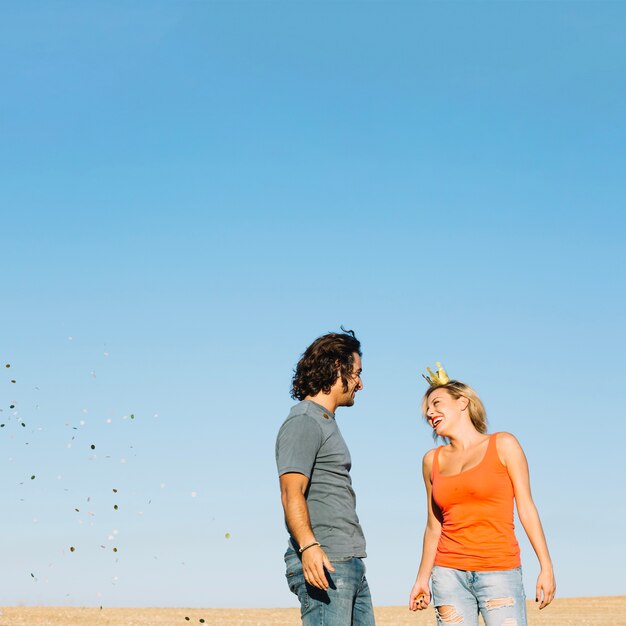 Pareja amorosa en la naturaleza