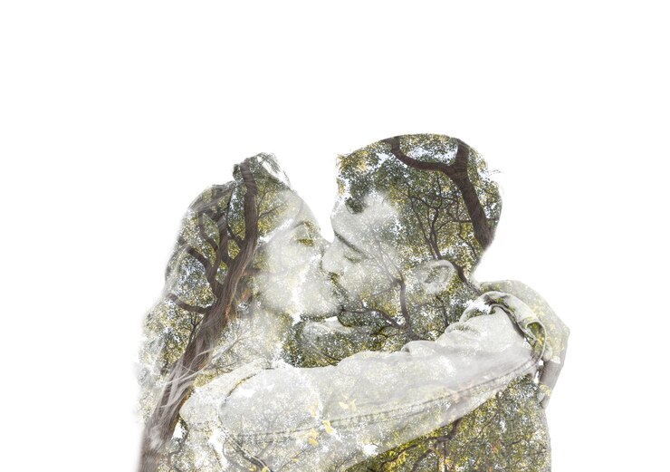 Foto gratuito pareja amorosa de tiro medio y naturaleza.