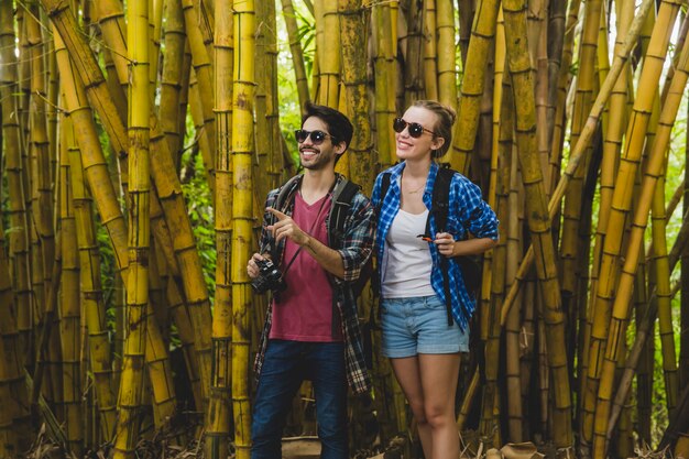 Pareja en bosque de bambú