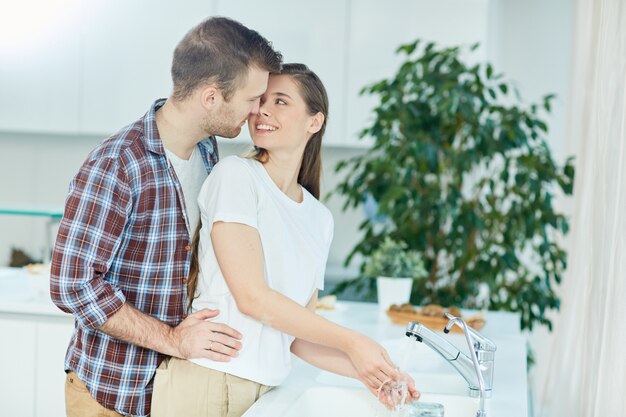 Pareja en casa