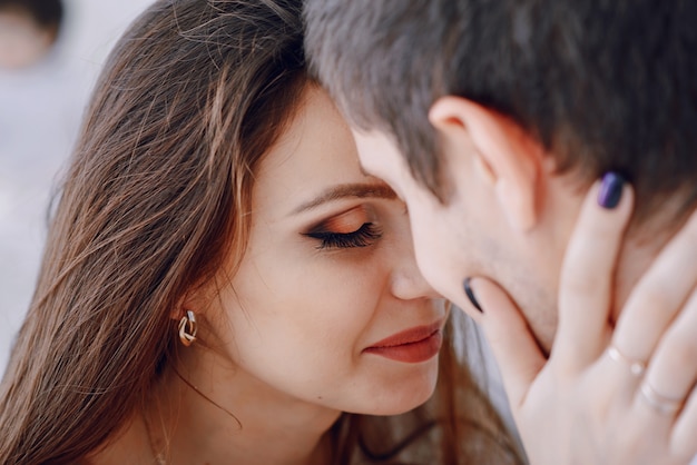 Pareja en casa