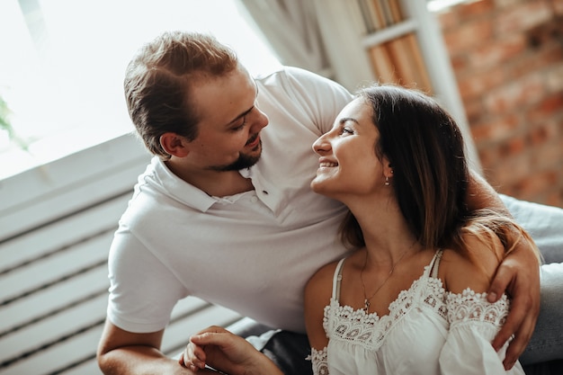 Pareja en casa