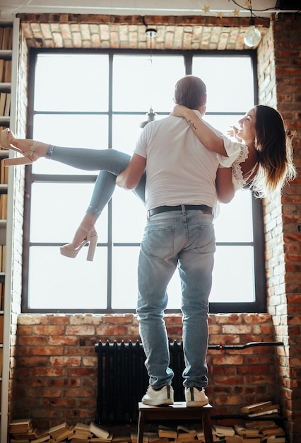 Foto gratuita pareja en casa