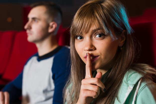 Pareja en el cine