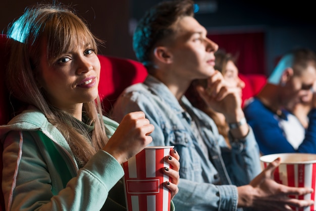 Pareja en el cine