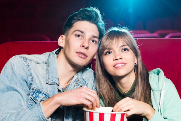 Pareja en el cine