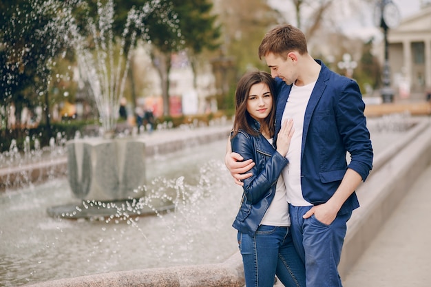 pareja en una ciudad