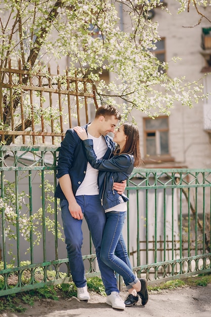 pareja en una ciudad