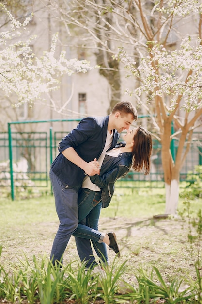 pareja en una ciudad