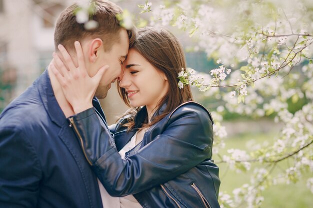 pareja en una ciudad