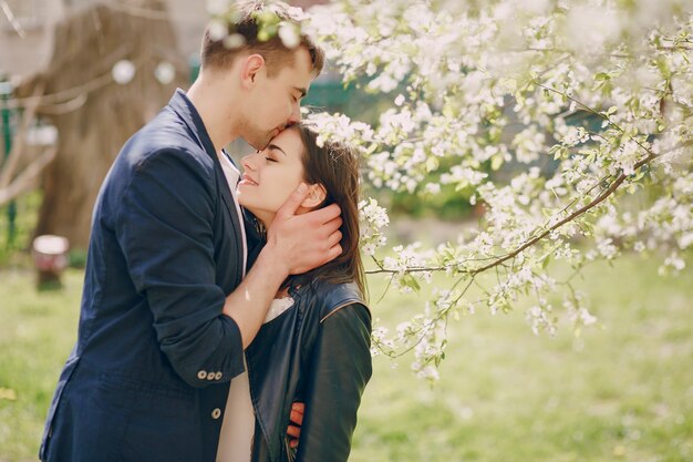 pareja en una ciudad