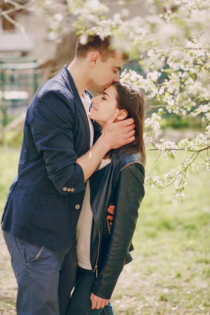 pareja en una ciudad