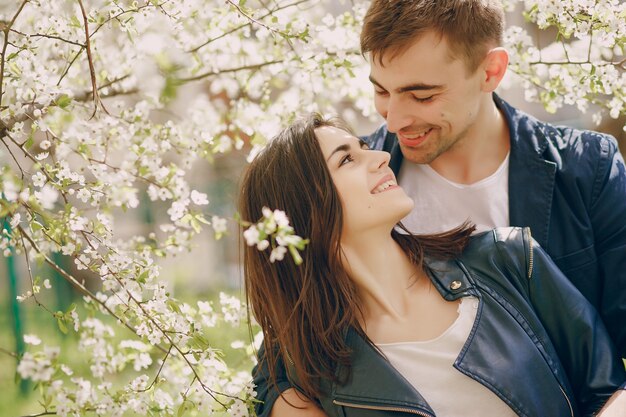 pareja en una ciudad