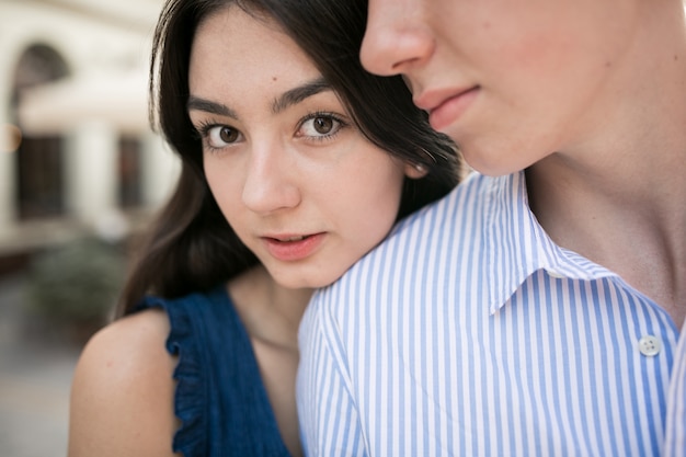 Foto gratuita pareja enamorada