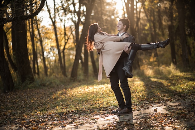 Foto gratuita pareja enamorada