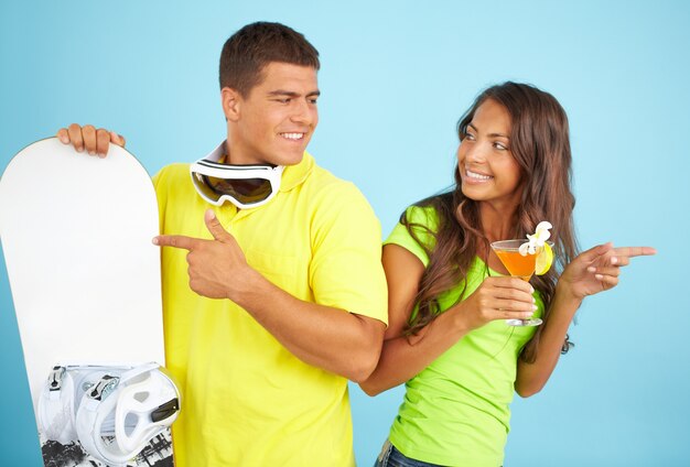 Pareja feliz con distintos tipos de vida