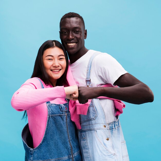 Pareja feliz, posar, en, estudio