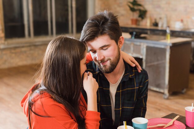 Pareja en una fiesta