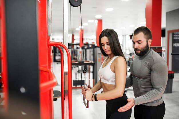 Pareja en el gimnasio