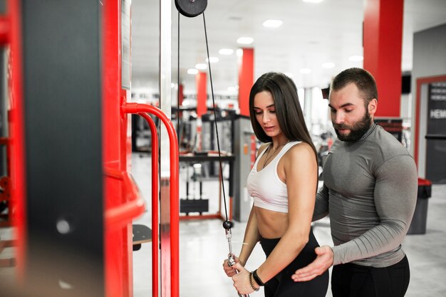 Pareja en el gimnasio