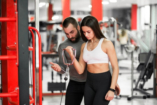 Pareja en el gimnasio