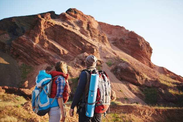 Foto gratuita pareja en el gran cañón