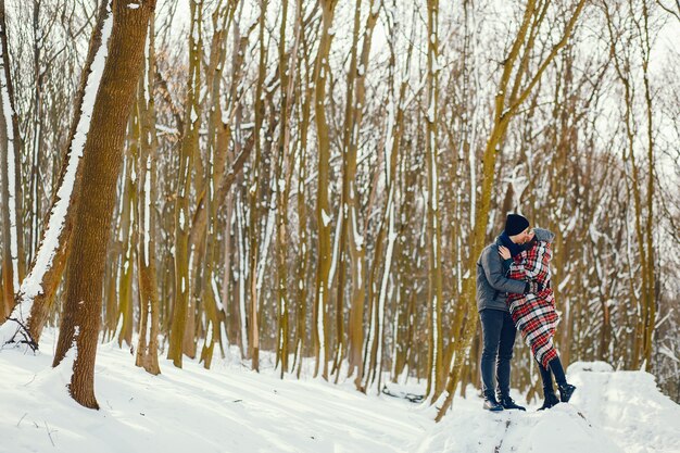 pareja en un invierno