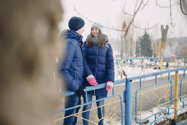 Foto gratuita pareja en invierno