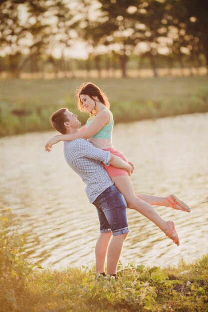 Pareja joven en el amor