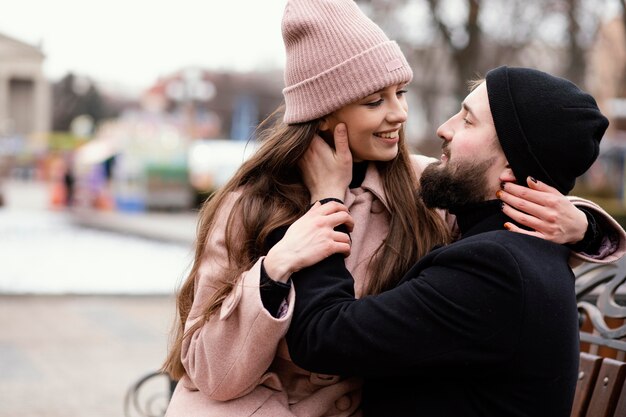 Pareja joven, espalda, paseo