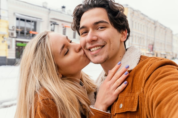 Pareja joven, tomar fotos