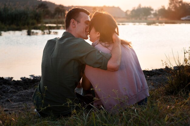 Pareja joven, viajar, juntos