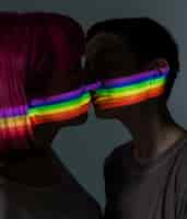 Foto gratuita pareja de lesbianas con símbolo lgbt