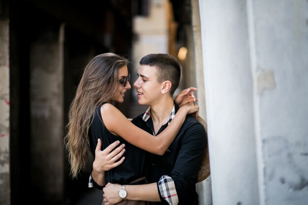 Pareja en luna de miel en Venecia