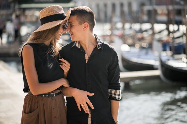 Pareja en luna de miel en Venecia