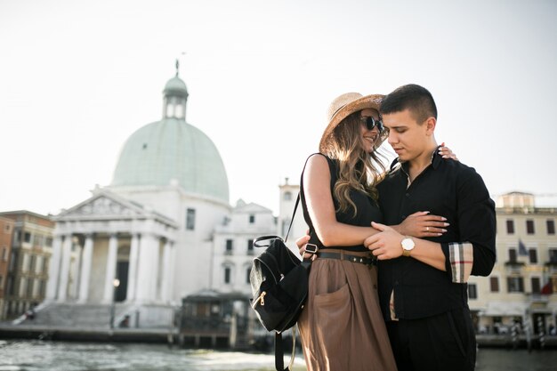 Pareja en luna de miel en Venecia