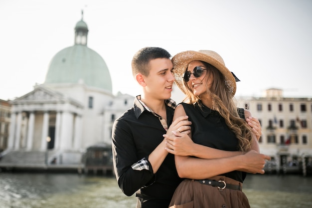 Pareja en luna de miel en Venecia