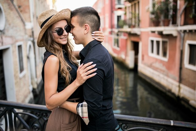 Pareja en luna de miel en Venecia