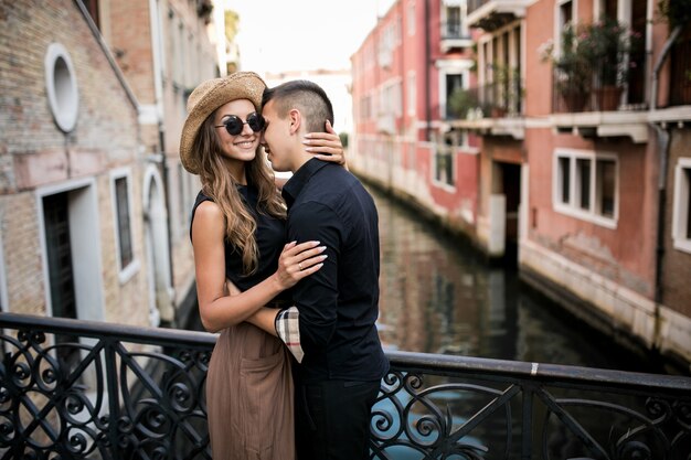 Pareja en luna de miel en Venecia