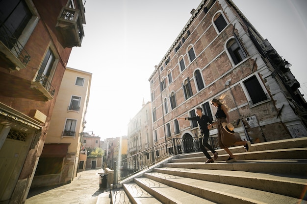 Pareja en luna de miel en Venecia