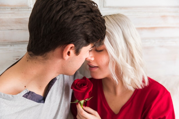 Pareja en la mañana del día de San Valentín