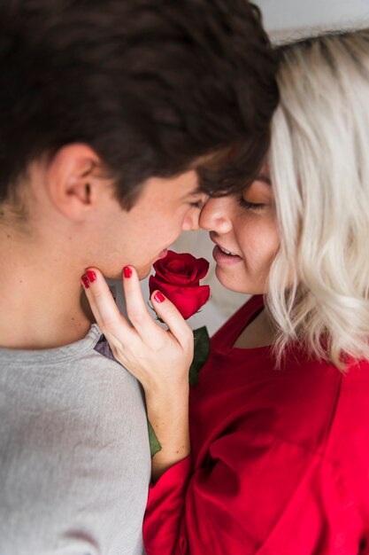 Pareja en la mañana del día de San Valentín