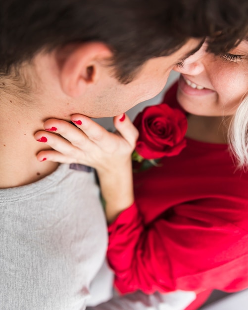 Foto gratuita pareja en la mañana del día de san valentín