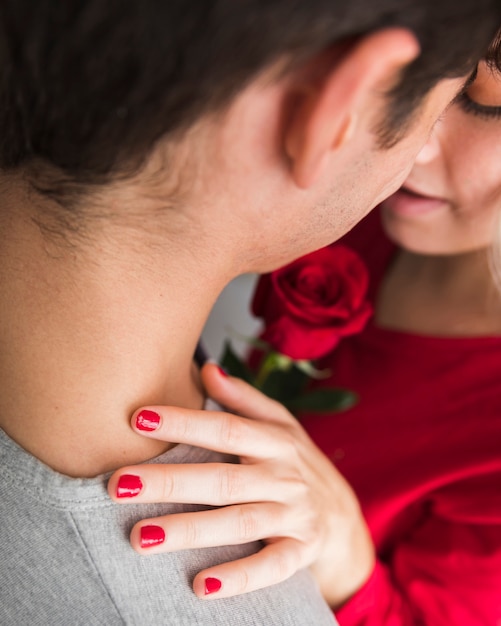 Foto gratuita pareja en la mañana del día de san valentín